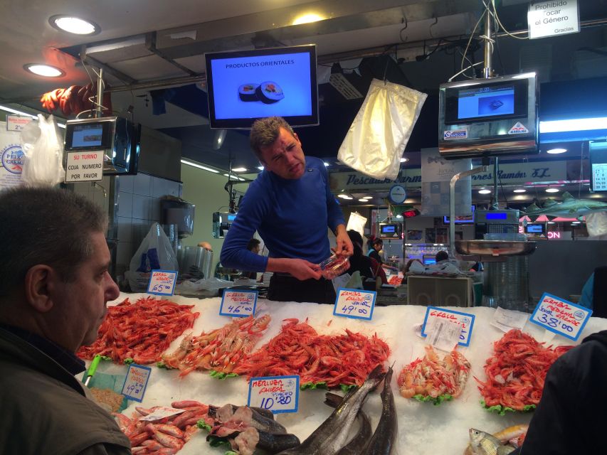 Palma: Walking Tour with Mediterranean Delicacies - Upper city stops: town hall, parliament, Almudaina Palace, and cathedral views