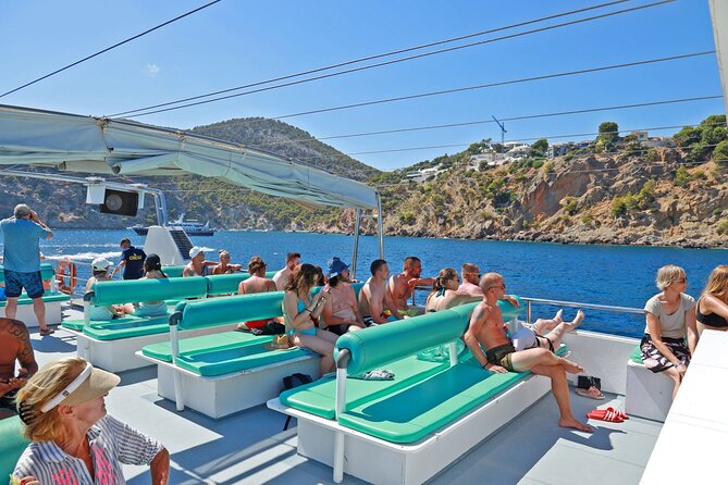 Paradise 4h Catamaran Tour of Mallorca and Puerto Andratx - A 4-hour Mallorca catamaran plan that actually moves