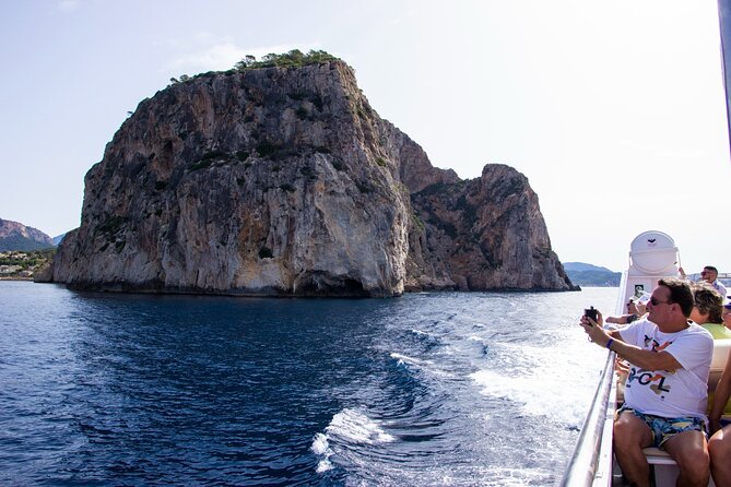 Paradise 4h Catamaran Tour of Mallorca and Puerto Andratx - Port d’Andratx in 40 minutes: the upscale harbor break