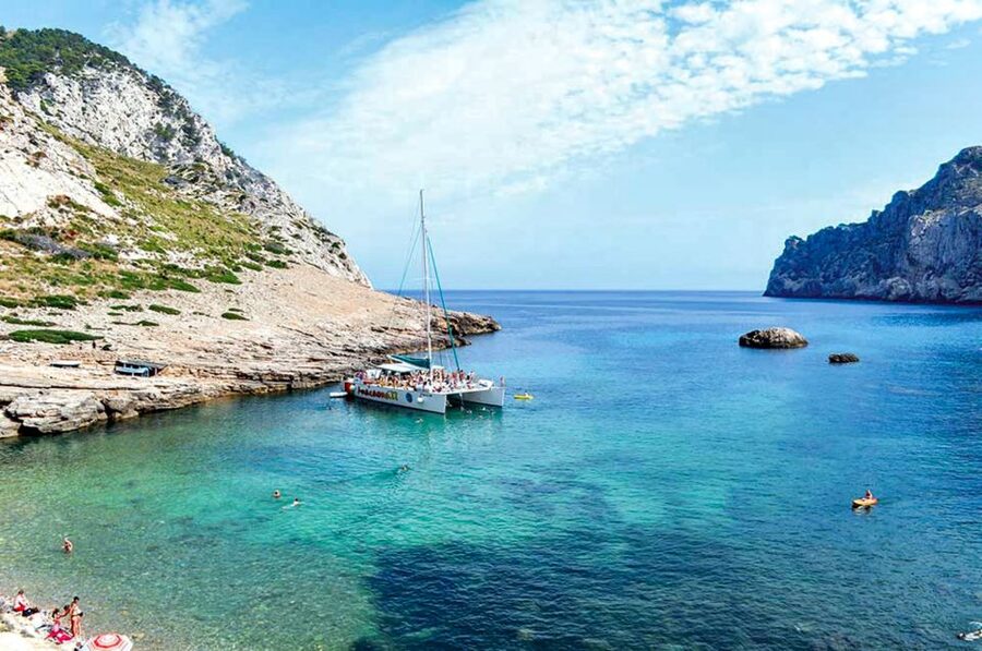Port d'Alcudia: North Coast Catamaran Cruise with Meal - The BBQ Lunch or Dinner: What’s Included and What to Watch