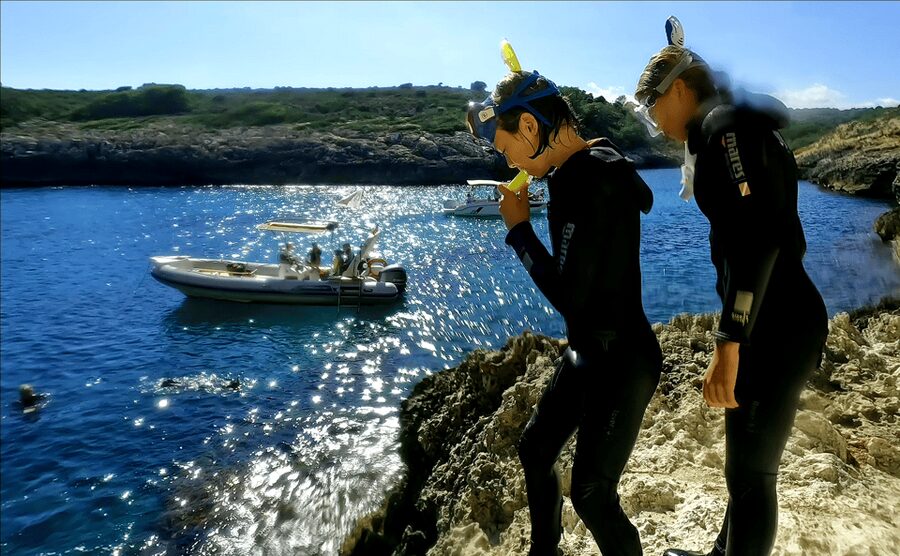 Portocolom: Snorkel tour to the Sea Cave "Pirate's Cave" in Mallorca - How the tour timing keeps kids and adults engaged