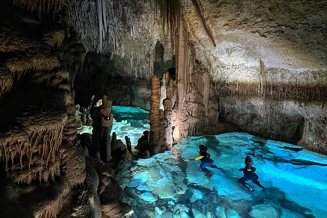 PREMIUM TOUR : Enjoy aquatic caves with caving guides - Entering the cave system: the moment you stop thinking about the clock