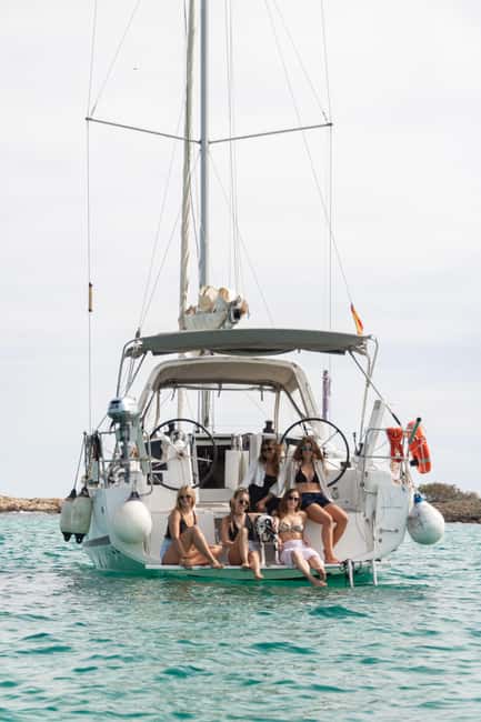 Private and exclusive sailboat in and around the Bay of Palma - Where You Board at Palma Port, and Why It Matters on Limited Time