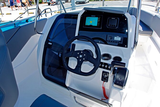 Private Boat Rental Abaris 23 from Alcudia - The human side: why the team experience matters