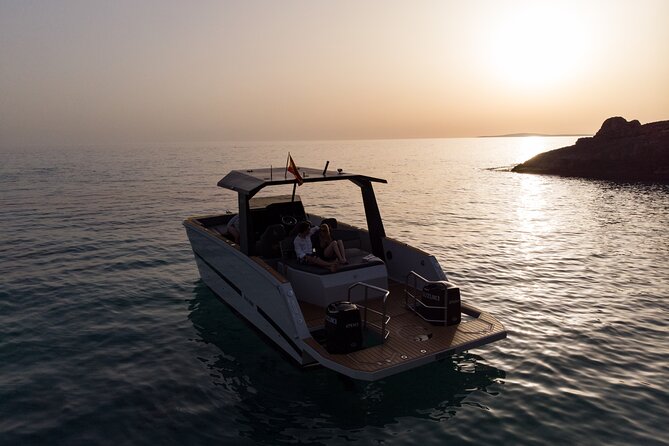 Private boat rental with skipper in Palma de Mallorca - Private Palma Sailing, Without the Rigid Cruise Feel