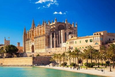 Private Transfers from Palma de Mallorca Airport PMI to Palma in Luxury Van
