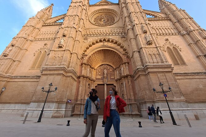 Private walking tour in Palma de Mallorca with local guides. - Catedral de Mallorca outside: curiosities and the “last changes”