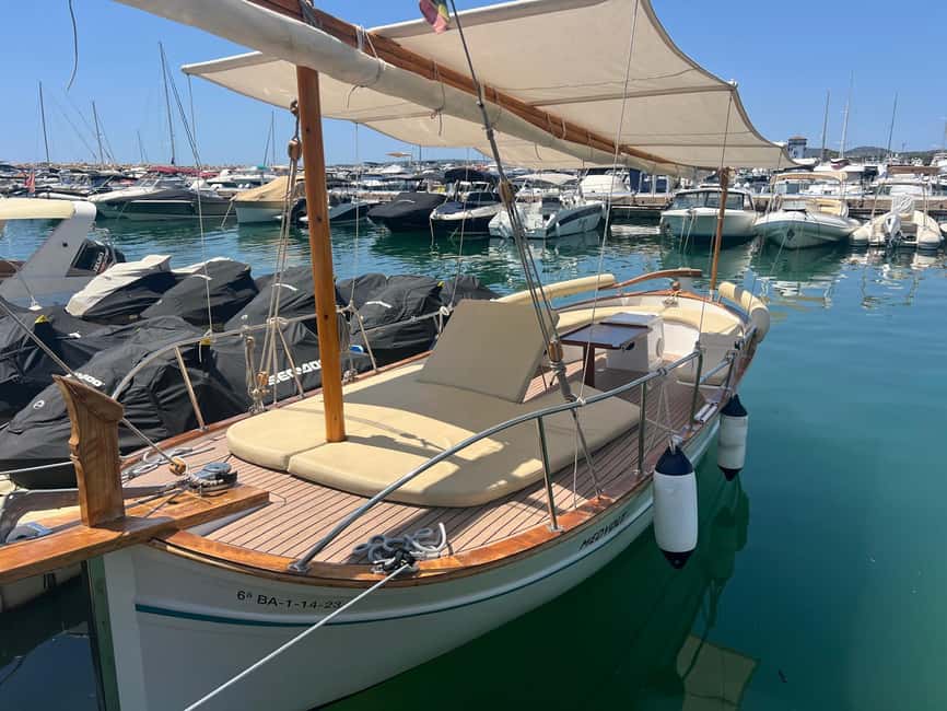 Puerto Portals: 100% electric Mallorcan boat tour with a professional skipper - Why a 100% electric llaüt from Puerto Portals feels different