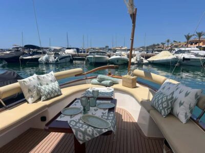 Puerto Portals: 100% electric Mallorcan boat tour with a professional skipper