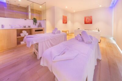 Romantic couple massage + SPA entry and private jacuzzi with cava