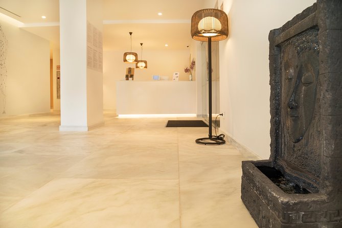 Romantic couple massage + SPA entry and private jacuzzi with cava - Why the price can make sense for couples