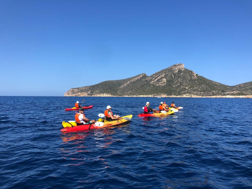 Sant Elm: Guided kayak tour to the island Dragonera - Sa Dragonera Natural Park: museum stop and pirate-island context