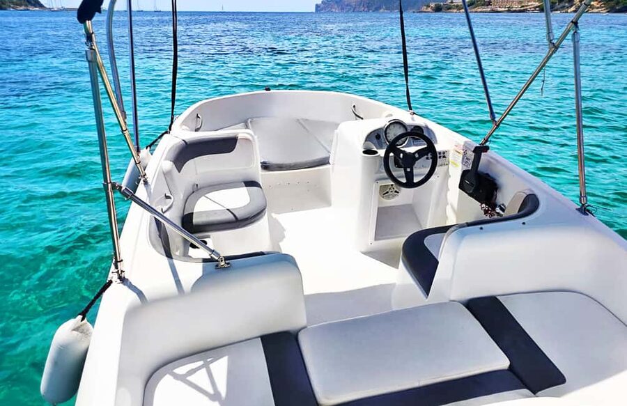 Santa Ponsa: Boat Rental (No License Needed) - Santa Ponsa: an easy launch point for a very different Mallorca day