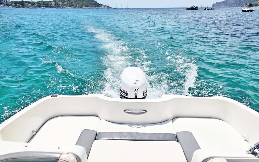Santa Ponsa: Boat Rental (No License Needed) - What’s on board: speakers, shade, solarium, and an ice box