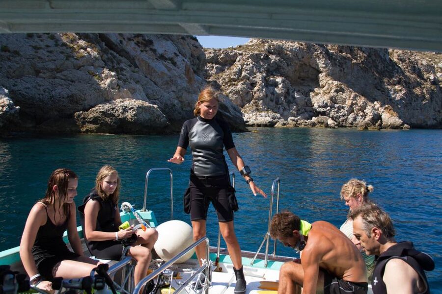 Santa Ponsa: Snorkeling Tour in a Marine Reserve - Van ride, briefing, paperwork, and fitting into the neoprene suit