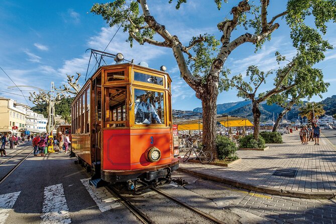 Scenic tour by Train, Tram and Boat through the lakes - El Tren de Sóller: the vintage finish that makes the day feel complete
