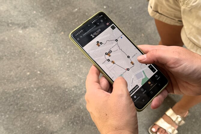 Self Guided Food Tour in Santa Catalina, Palma de Mallorca - The Web App: Your Quiet Co-Pilot for Food Stops