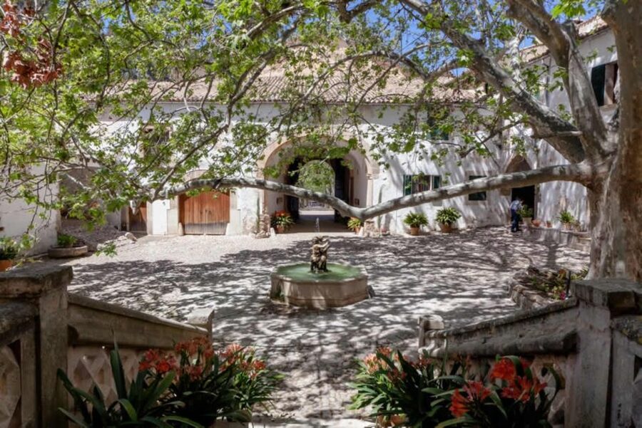 Sóller: Jardines de Alfabia Entrance Ticket - Who should book Alfabia, and who might want to skip