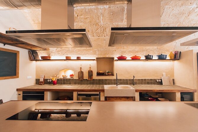 Spanish Cooking Experience in Mallorca - Getting to Carrer de la Indústria 9, and the parking reality