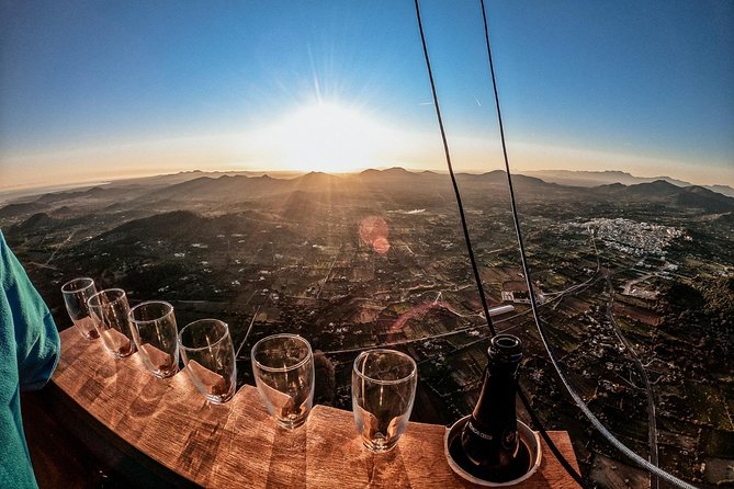 Sunrise and Sunset Experience Hot Air Balloon Ride Mallorca - The group size changes everything, but the basket stays small