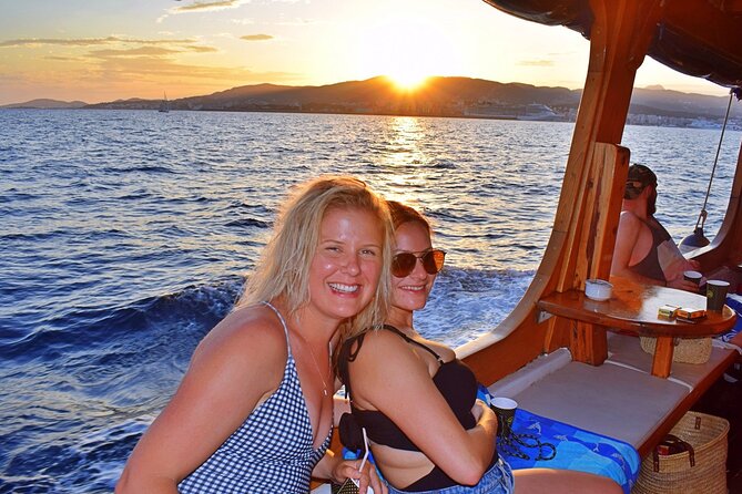 Sunset Tour Mallorca: Sunset boat trip with music & good atmosphere - Palma Sunset Cruise, what you are really buying