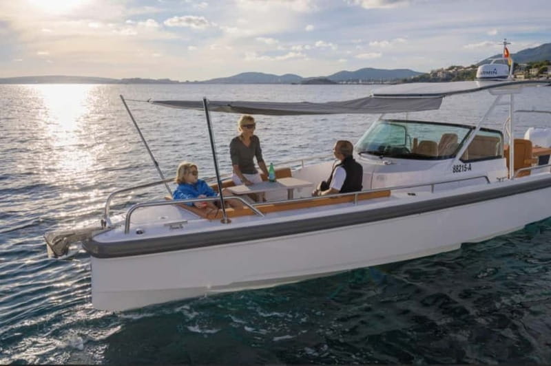 Tour: All-inclusive boat trip around Mallorca - Boarding the Axopar 28 T-Top at Santa Ponsa