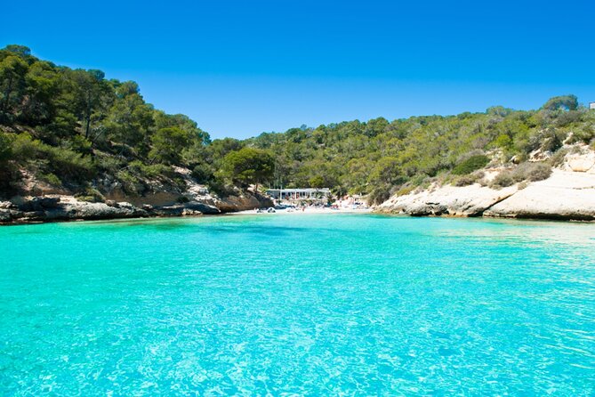 Tour Beach Portal Vells, Cave Portal Vells. - Playa de Portals Vells: the beach stop that makes the day easy