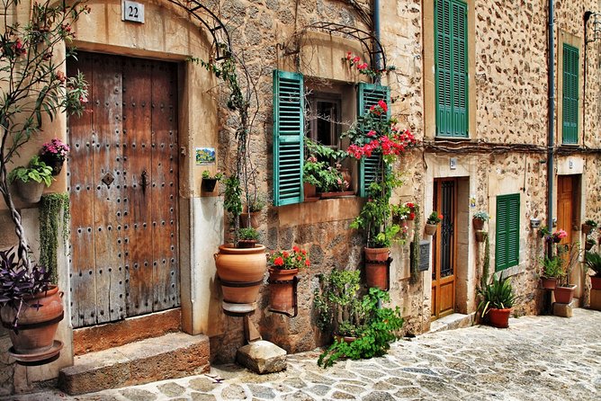Visit two of the most beautiful villages of Mallorca on a private tour - Cartoixa de Valldemossa: a short visit with big atmosphere