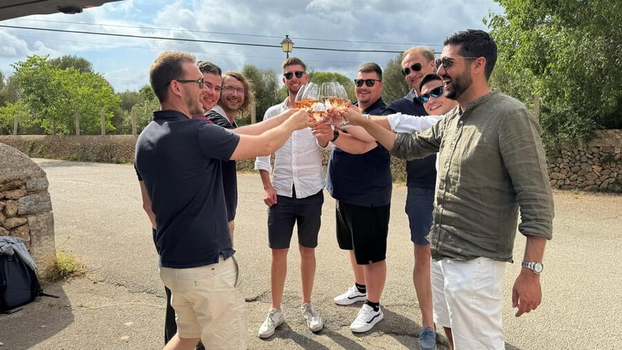 Weinsonntag auf Mallorca - The four-wine tasting: whites, rosé, then red